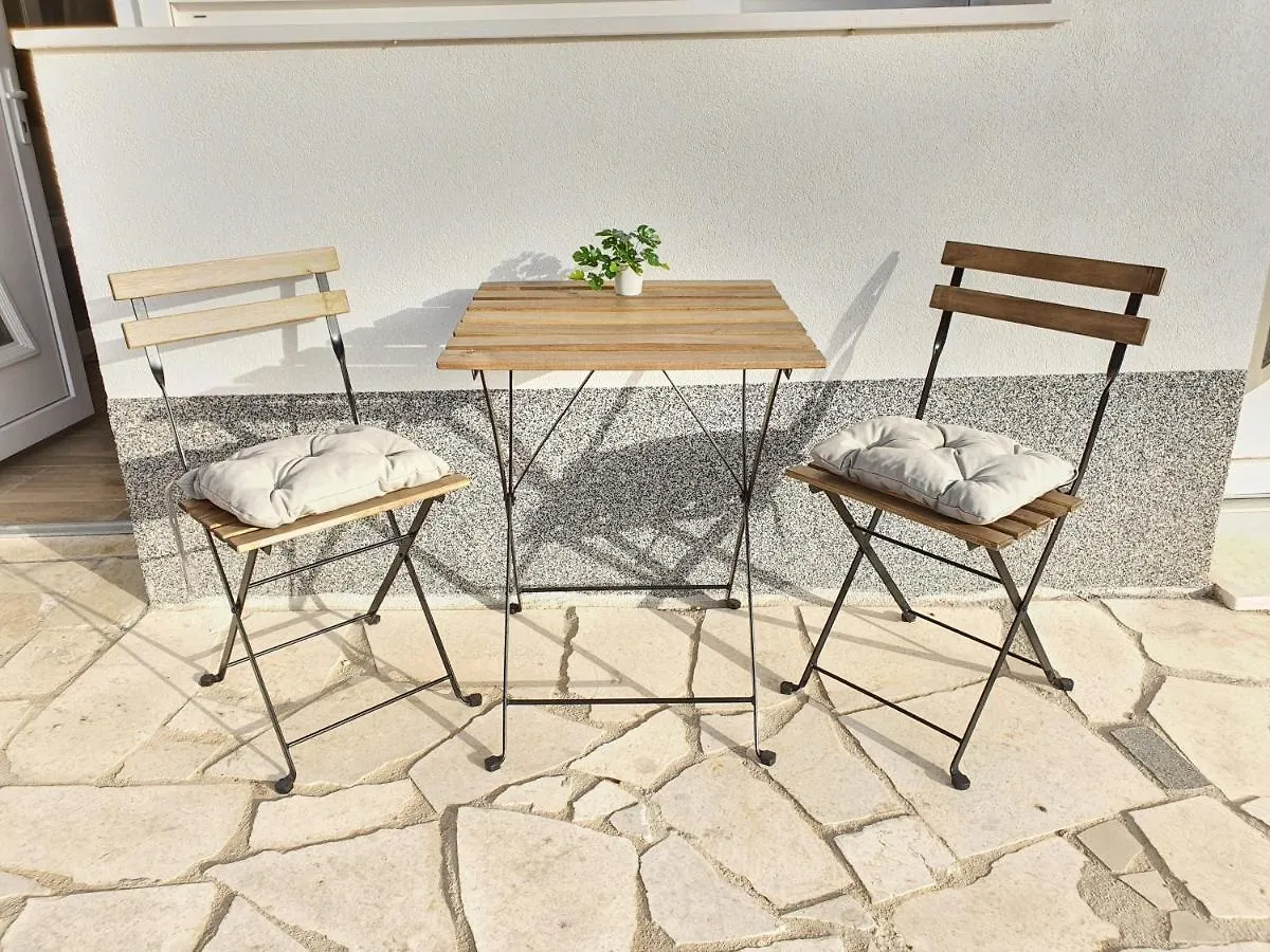 Studio Kila Apartment Split