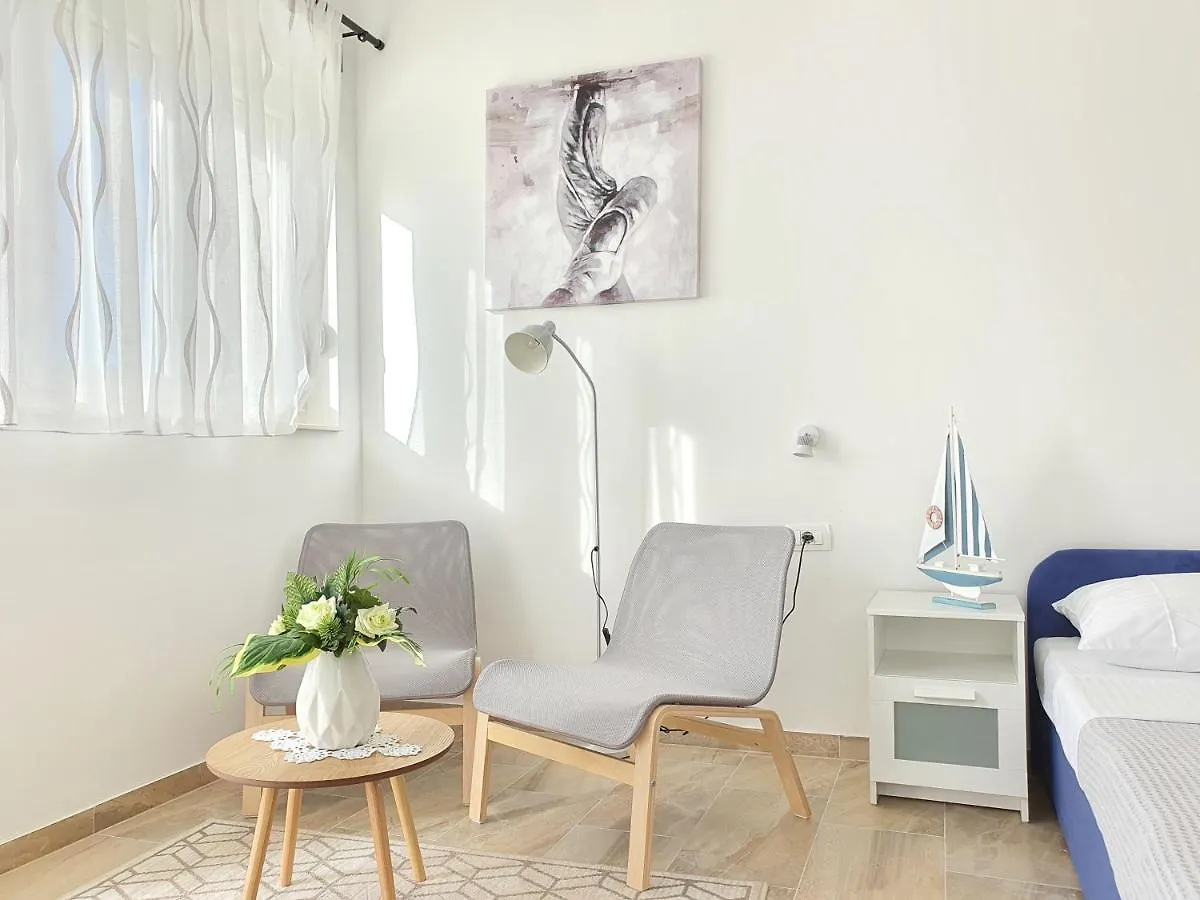Studio Kila Apartment Split